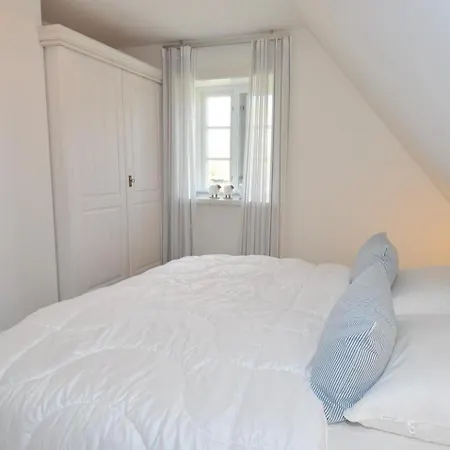 Holiday home Doppelhaushaelfte Dorfhus
