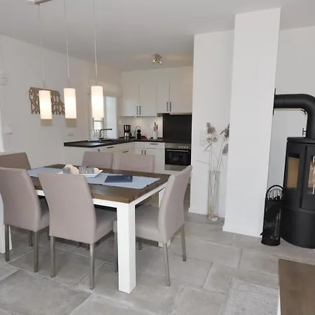 Doppelhaushaelfte Dorfhus *